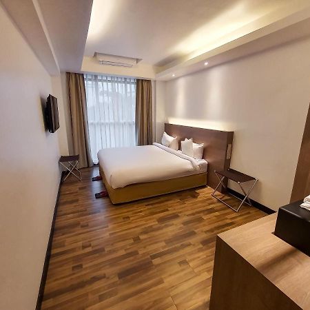 Clover Suites Royal Lake Γιανγκόν Εξωτερικό φωτογραφία
