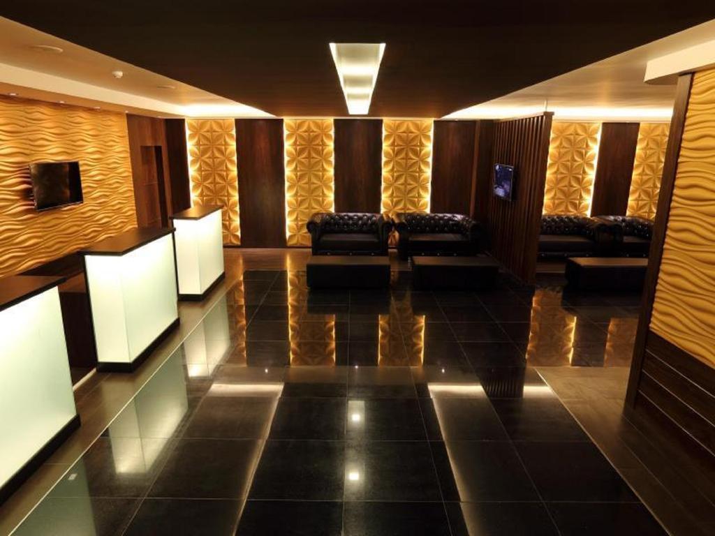 Clover Suites Royal Lake Γιανγκόν Εξωτερικό φωτογραφία