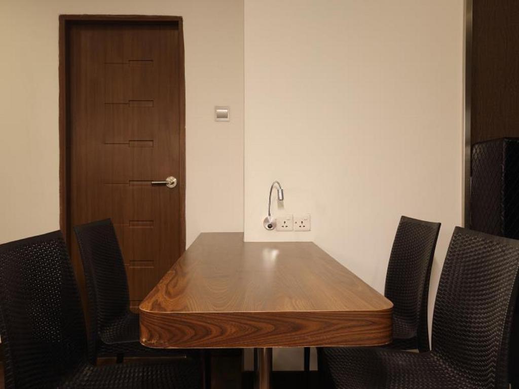 Clover Suites Royal Lake Γιανγκόν Εξωτερικό φωτογραφία