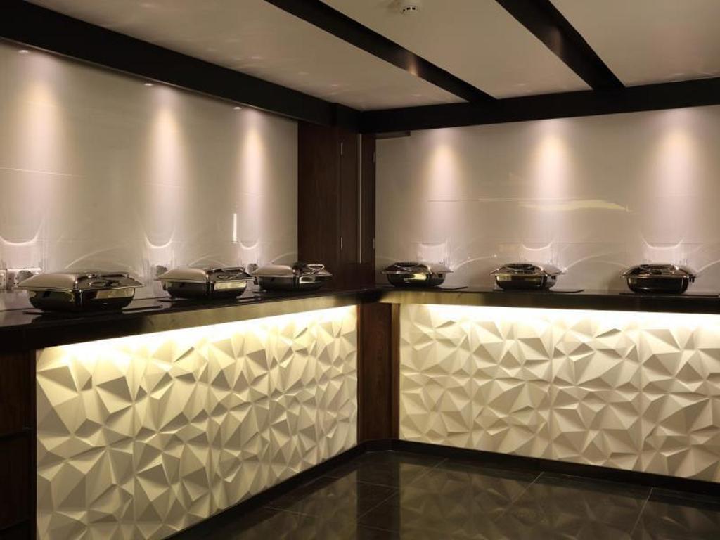 Clover Suites Royal Lake Γιανγκόν Εξωτερικό φωτογραφία
