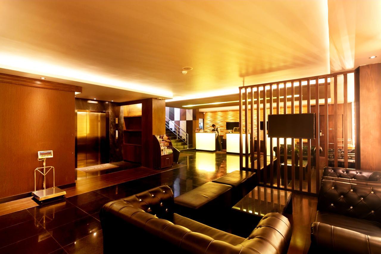 Clover Suites Royal Lake Γιανγκόν Εξωτερικό φωτογραφία