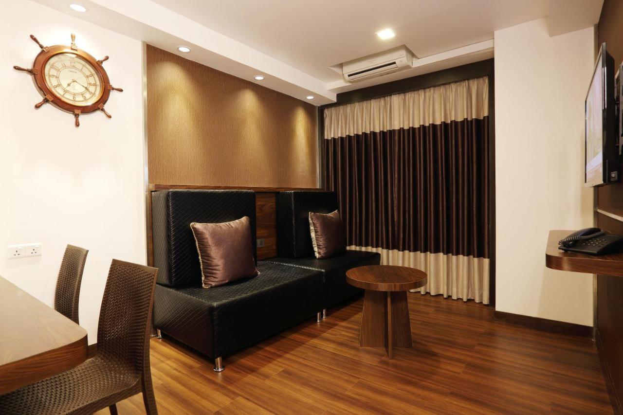 Clover Suites Royal Lake Γιανγκόν Εξωτερικό φωτογραφία
