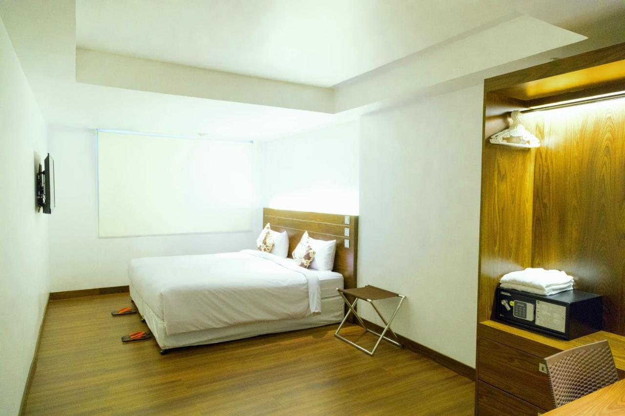 Clover Suites Royal Lake Γιανγκόν Εξωτερικό φωτογραφία