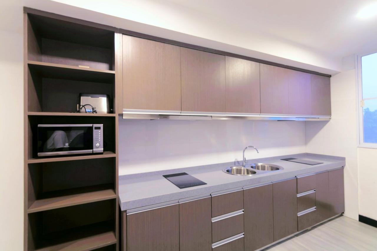 Clover Suites Royal Lake Γιανγκόν Εξωτερικό φωτογραφία
