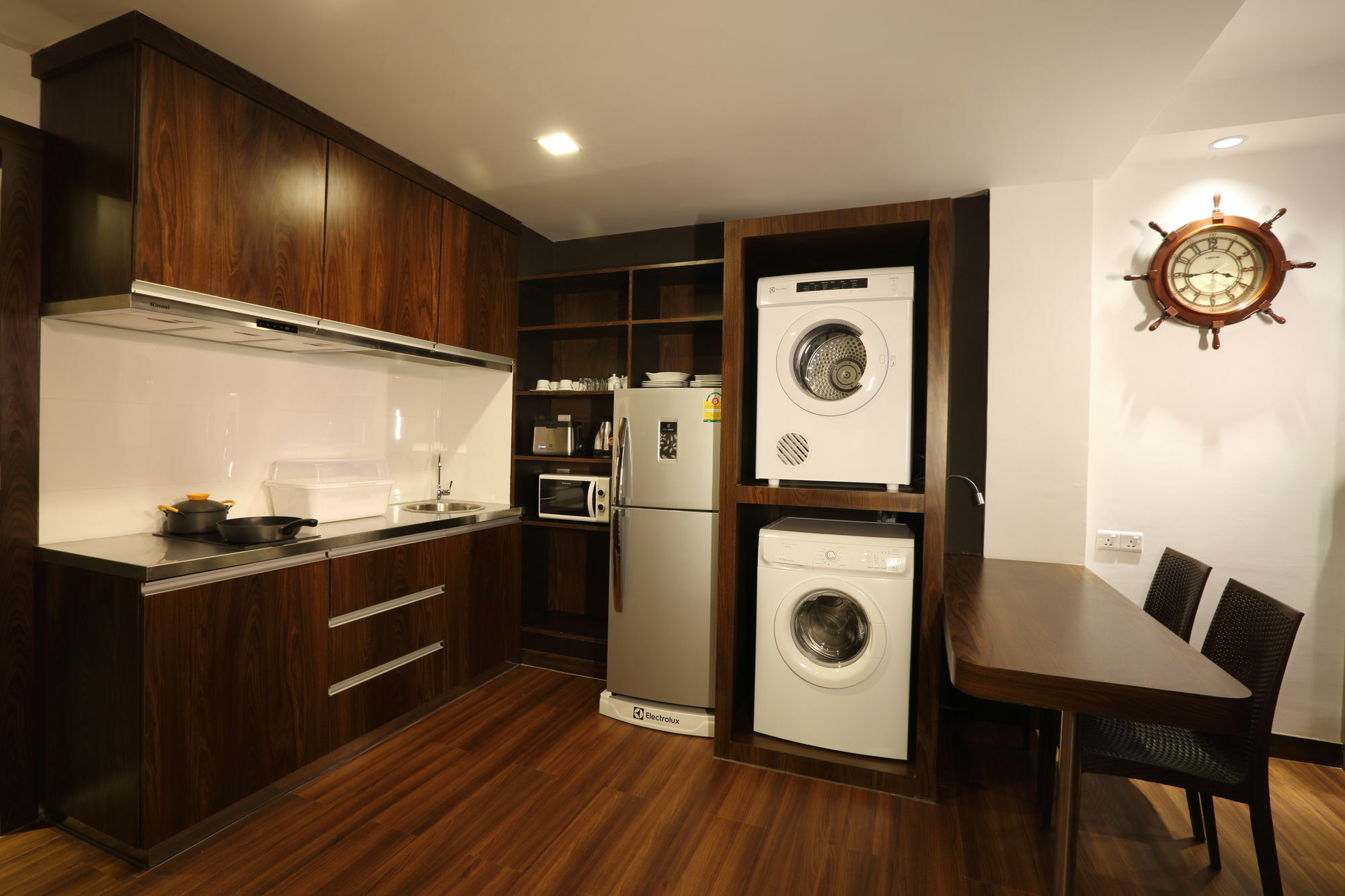 Clover Suites Royal Lake Γιανγκόν Εξωτερικό φωτογραφία