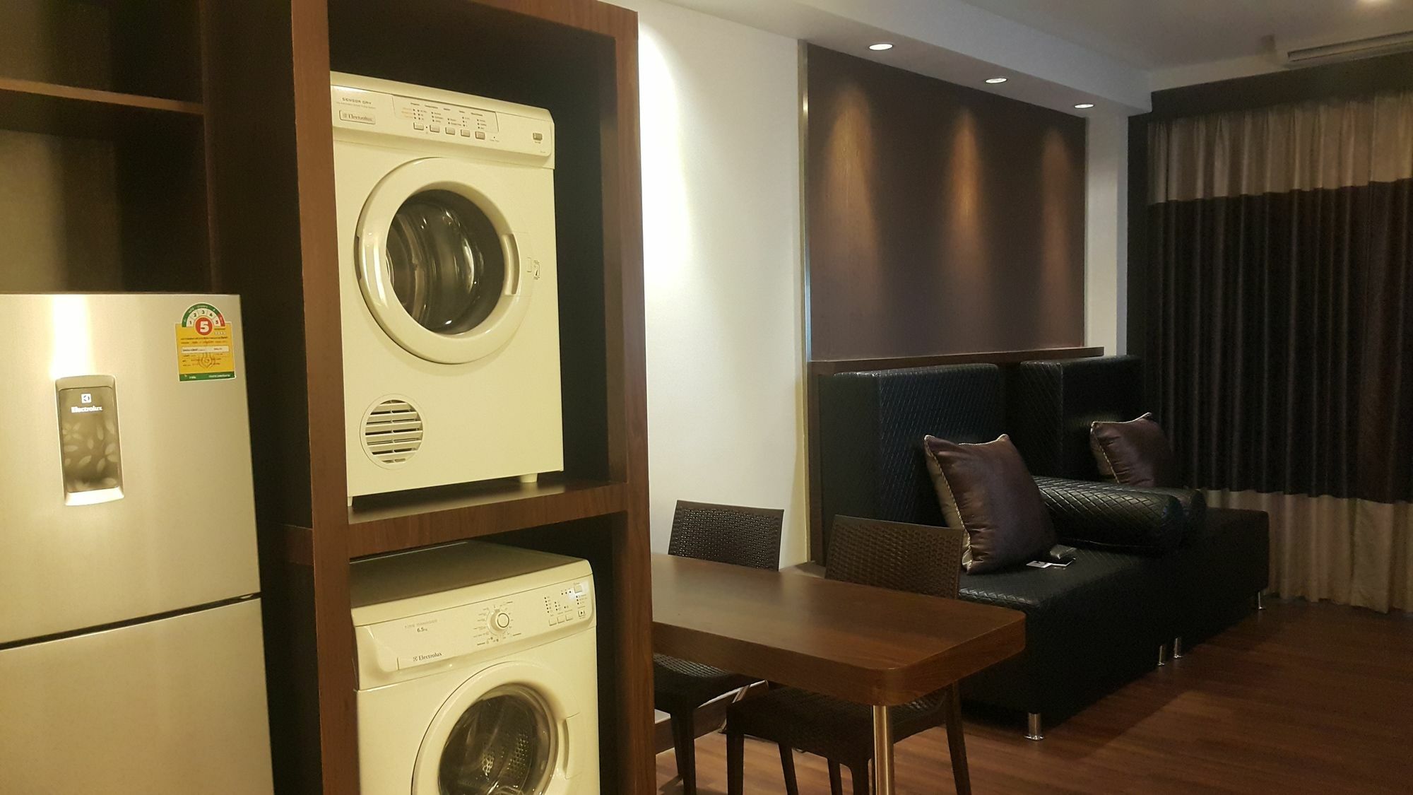 Clover Suites Royal Lake Γιανγκόν Εξωτερικό φωτογραφία