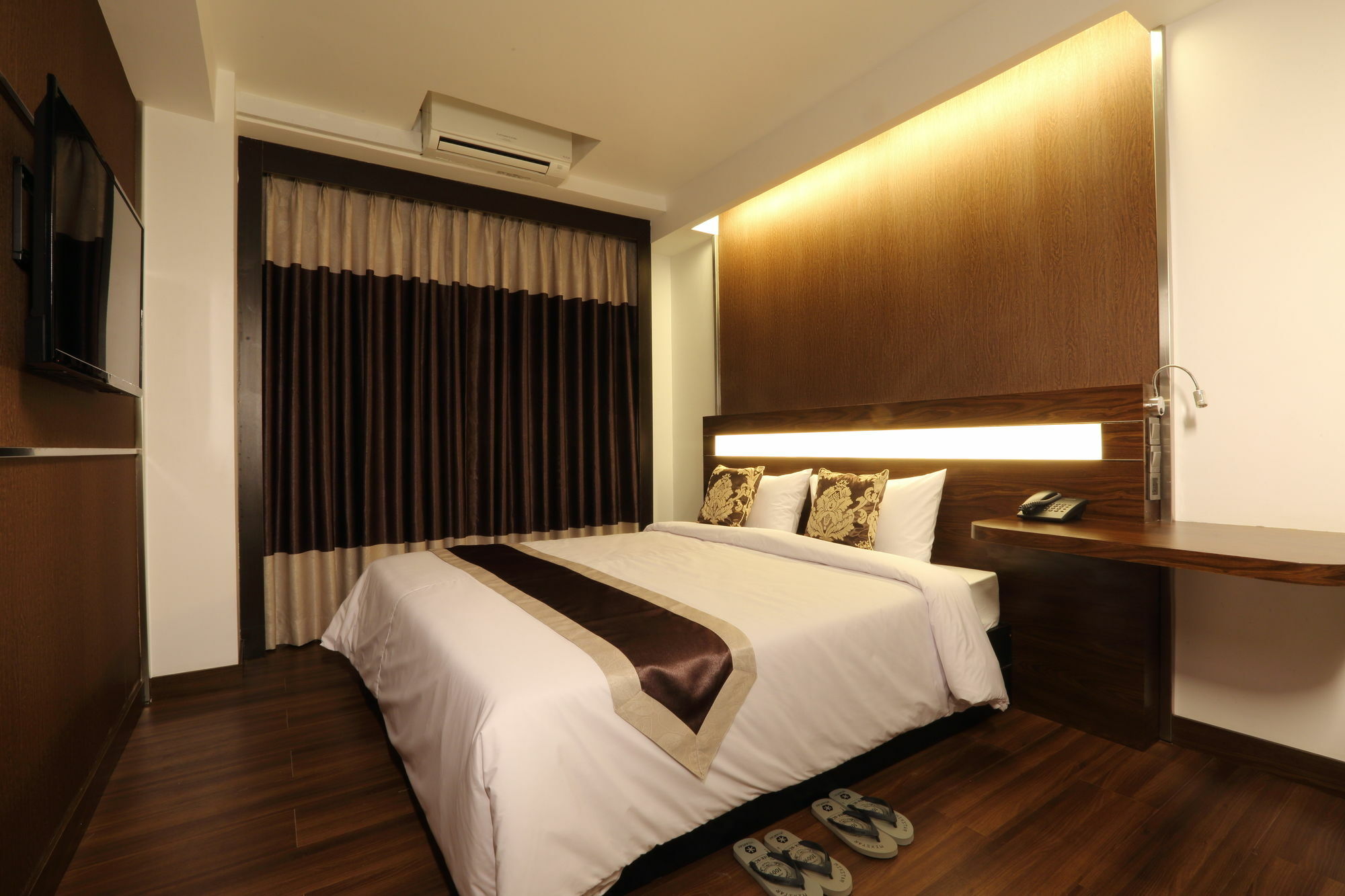 Clover Suites Royal Lake Γιανγκόν Εξωτερικό φωτογραφία