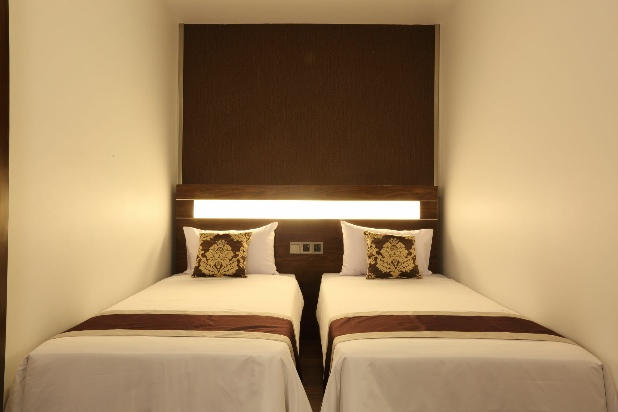 Clover Suites Royal Lake Γιανγκόν Εξωτερικό φωτογραφία