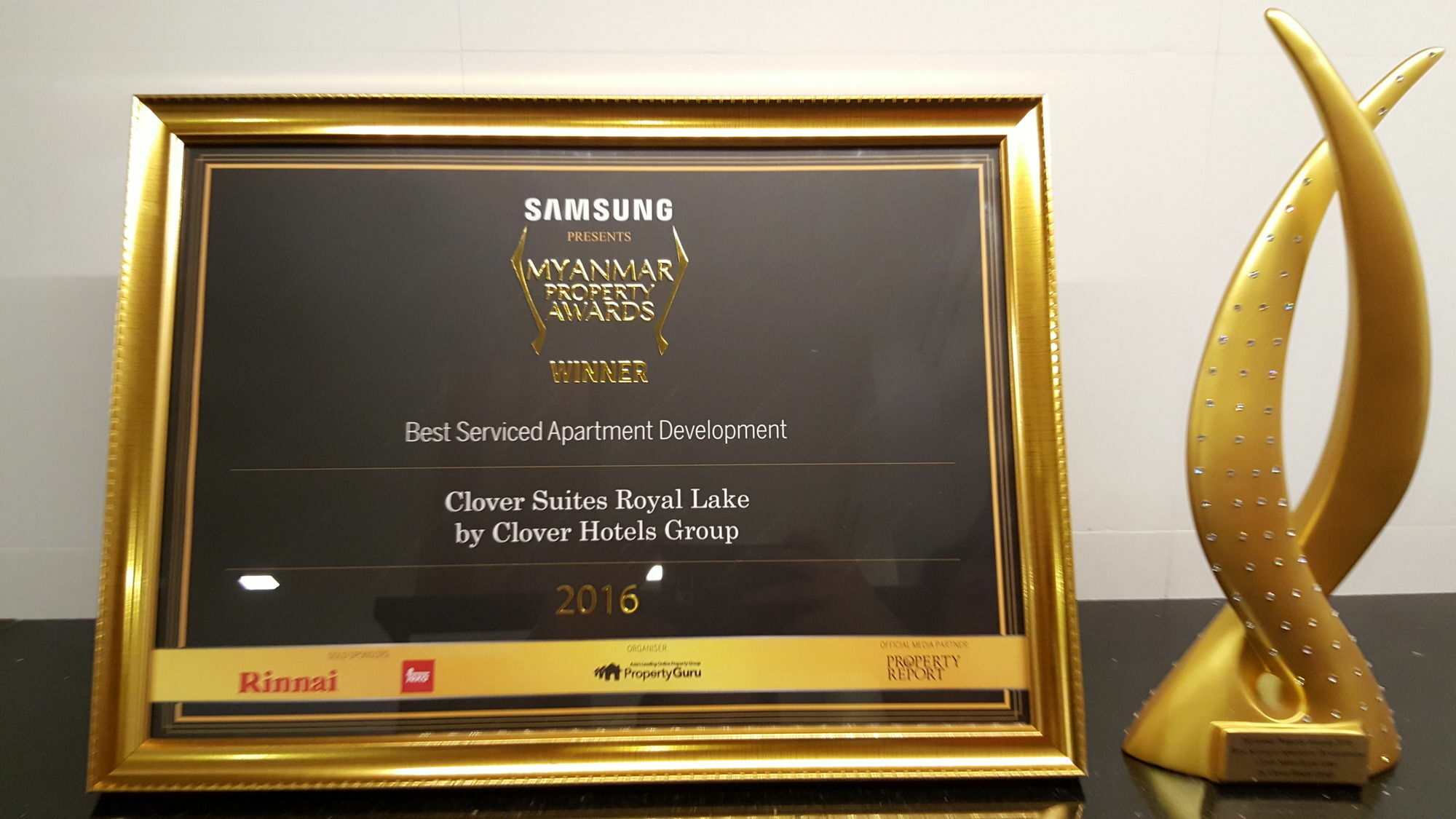 Clover Suites Royal Lake Γιανγκόν Εξωτερικό φωτογραφία