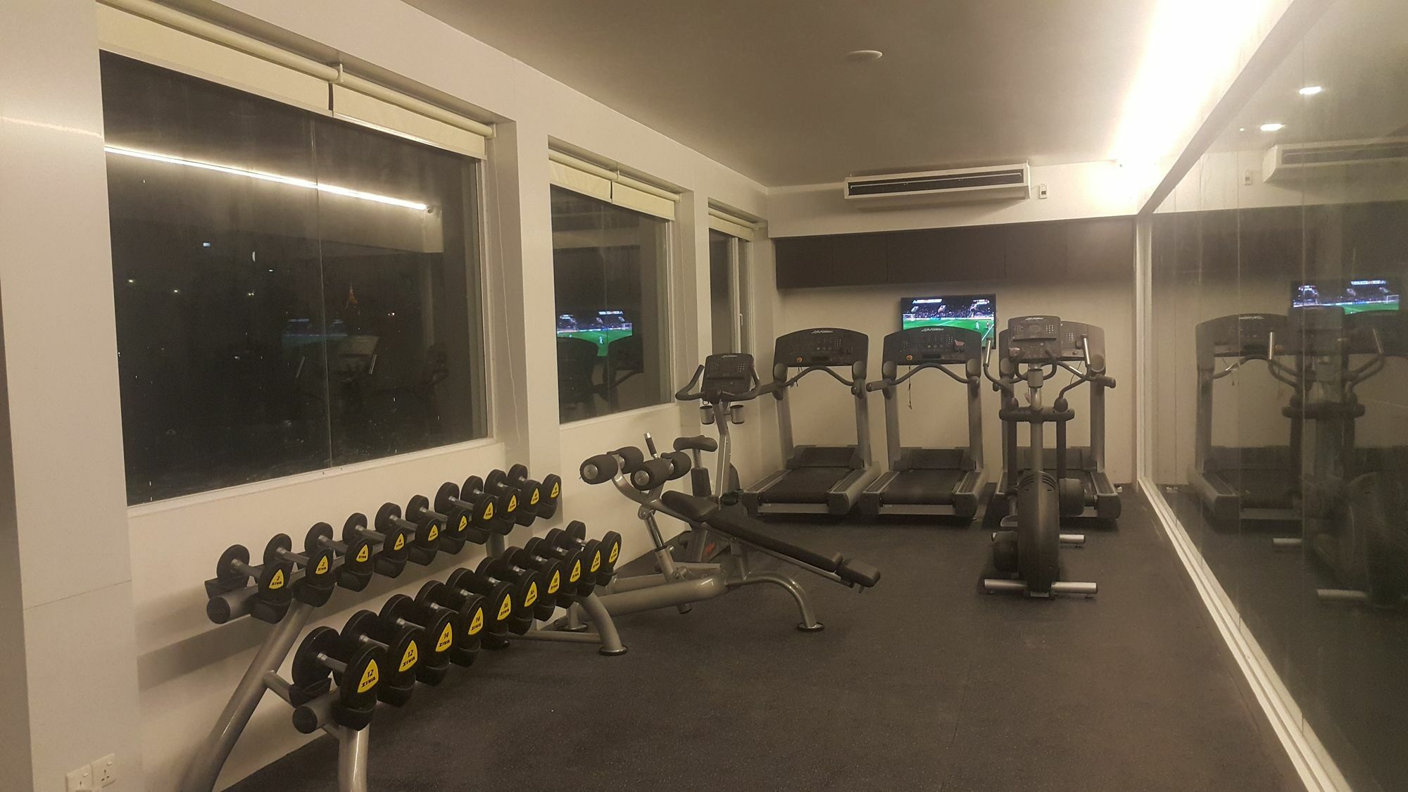 Clover Suites Royal Lake Γιανγκόν Εξωτερικό φωτογραφία