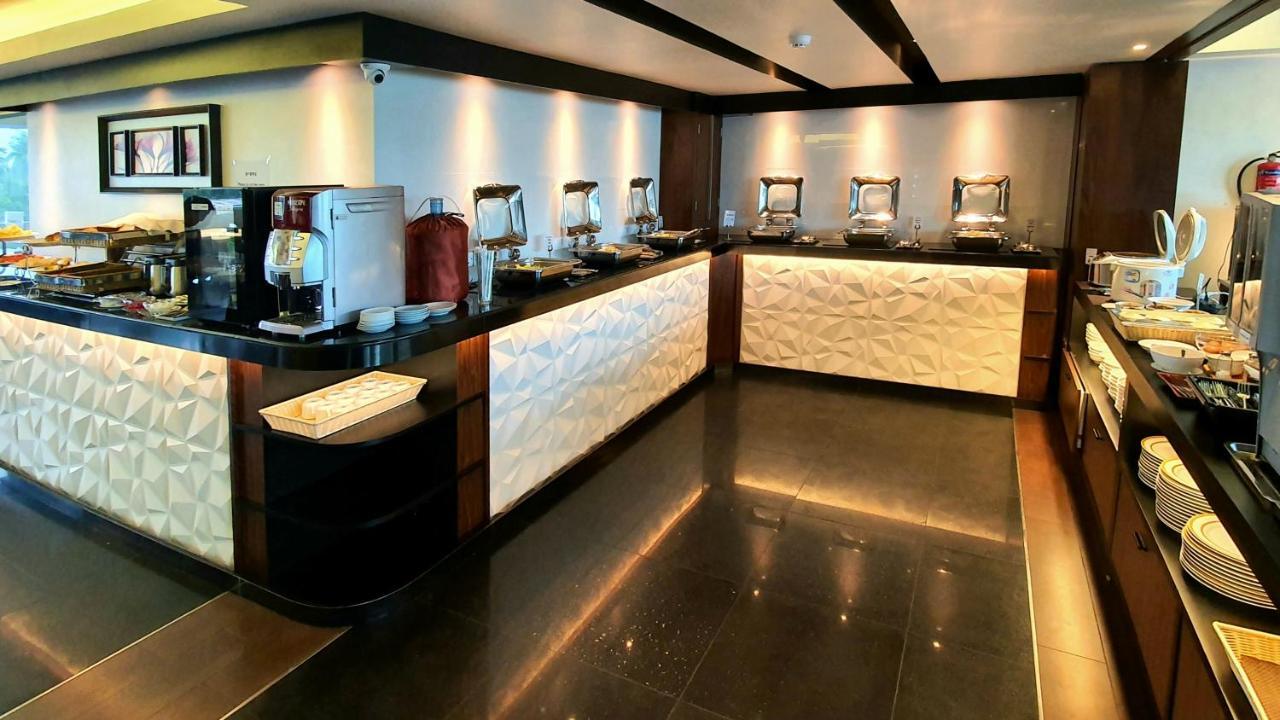 Clover Suites Royal Lake Γιανγκόν Εξωτερικό φωτογραφία